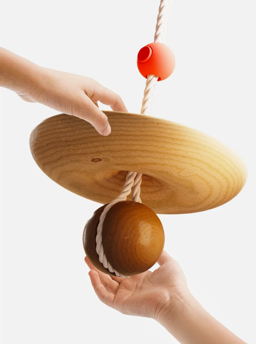 comedero para pájaros con columpio de cuerda