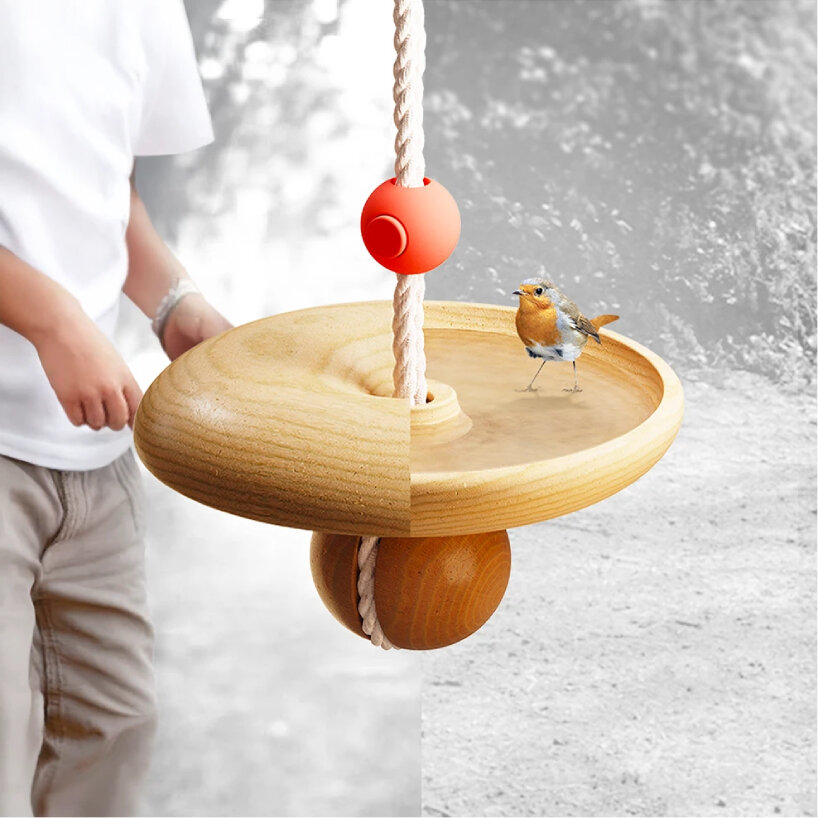 El recipiente no es profundo, lo que permite a las mascotas beber de forma segura sin caerse.