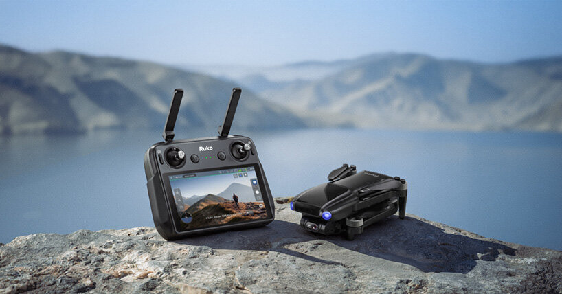 screen remote controller ruko U11MINI 4K (RC3) flies high with phone-free photography