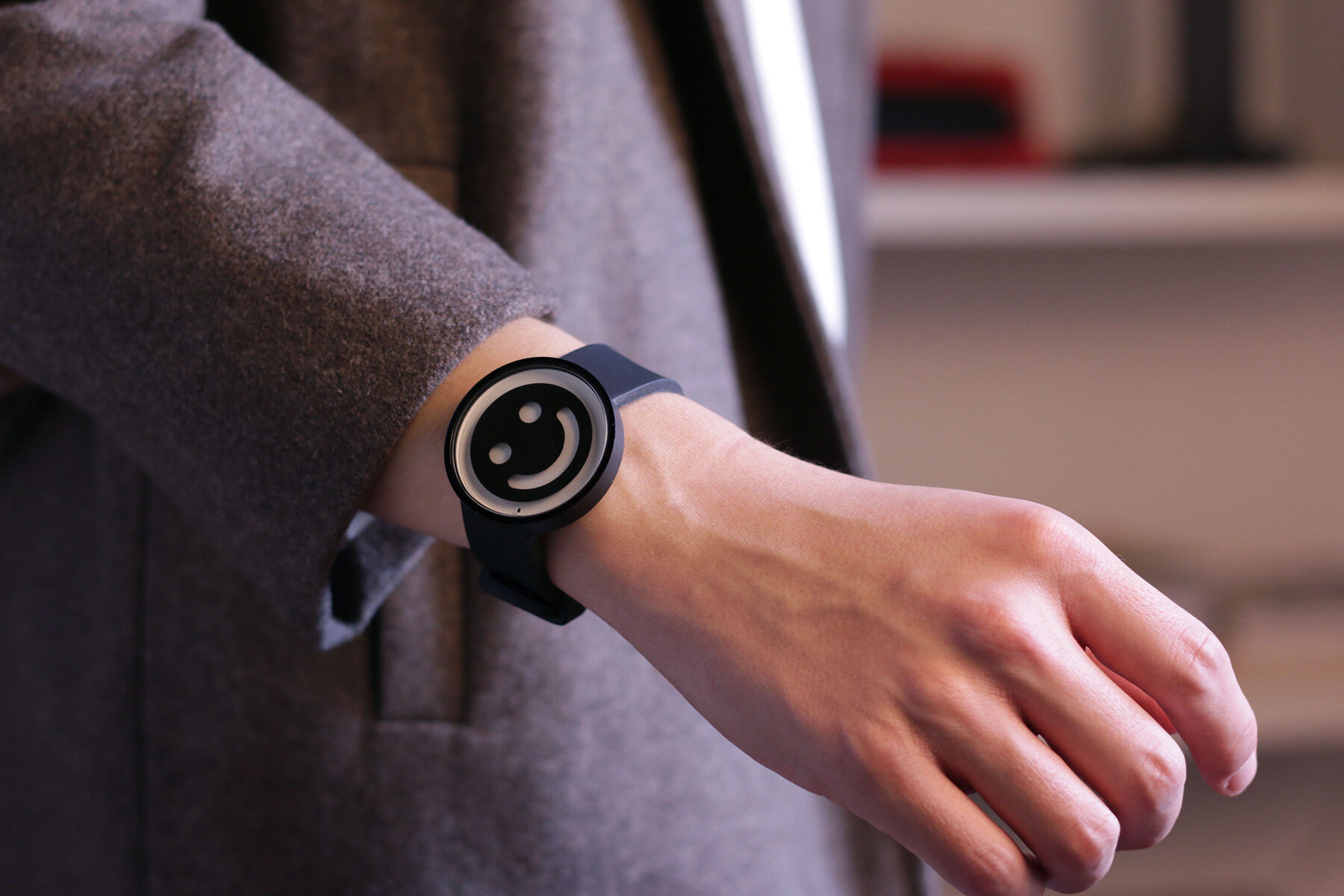 stuart-semple-watch-smile-time-thomas-lehman-analogue-lab-designboom-large01