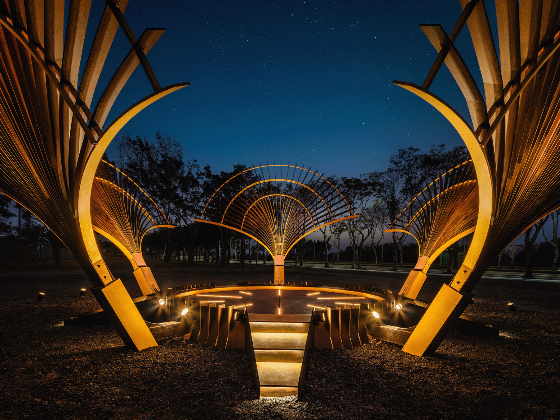 taiwan-lantern-festival-cheng-tsung-feng-temple-flame-tree-installation-designboom-1800-2