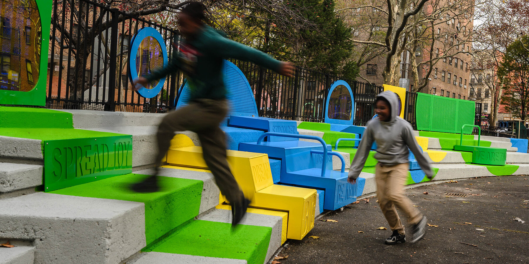 the-urban-conga-common-corner-playscape-new-york-public-housing-community-bronx-designboom02