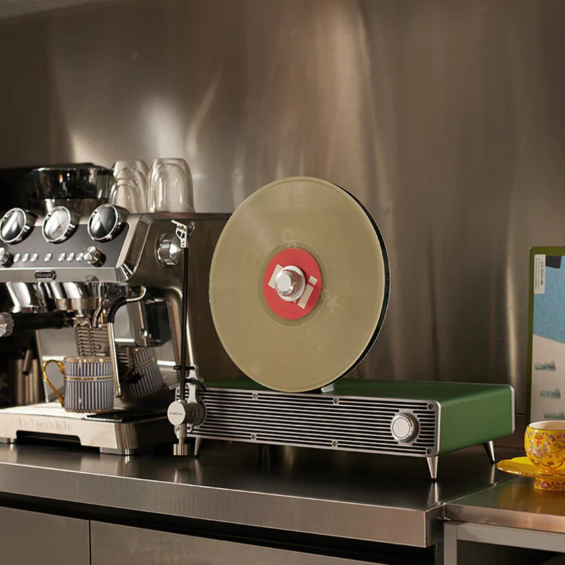 vertical turntable VS-01 lets records stand upright as a design object