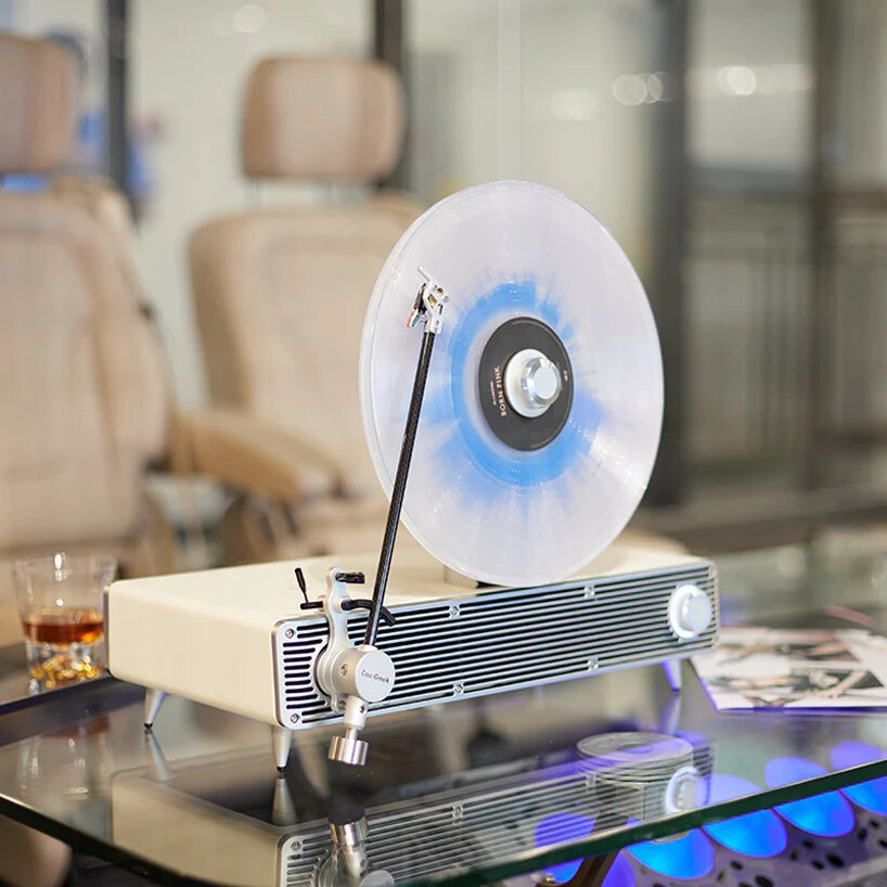 vertical turntable VS-01 lets records stand upright as a design object