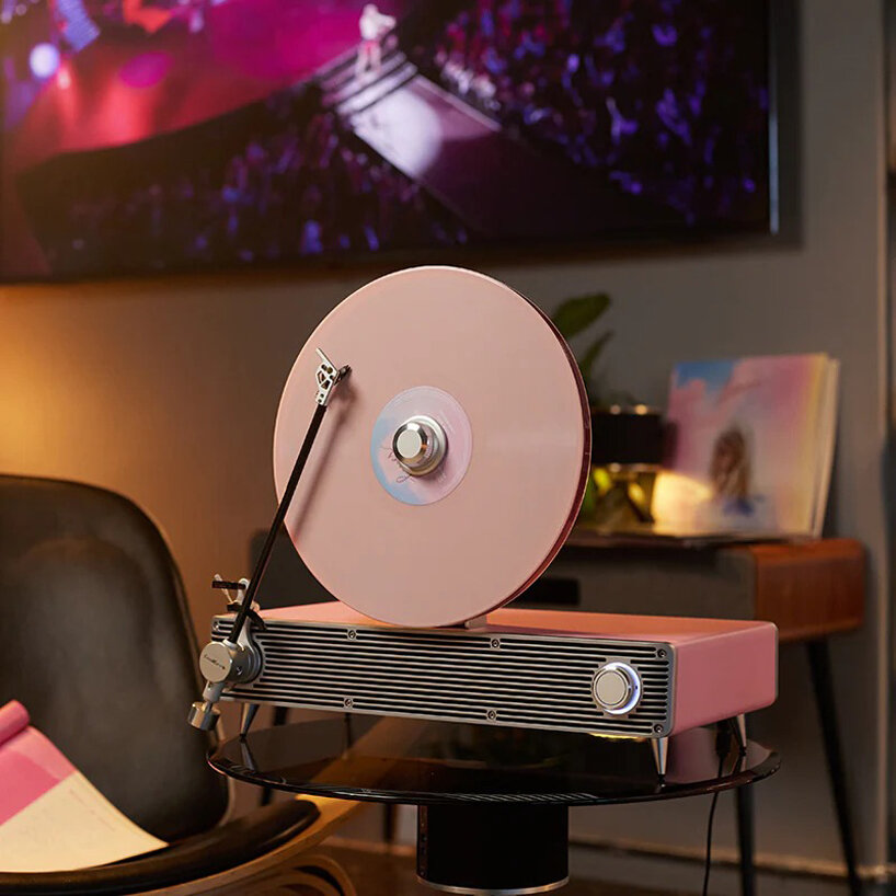 vertical turntable VS-01 lets records stand upright as a design object