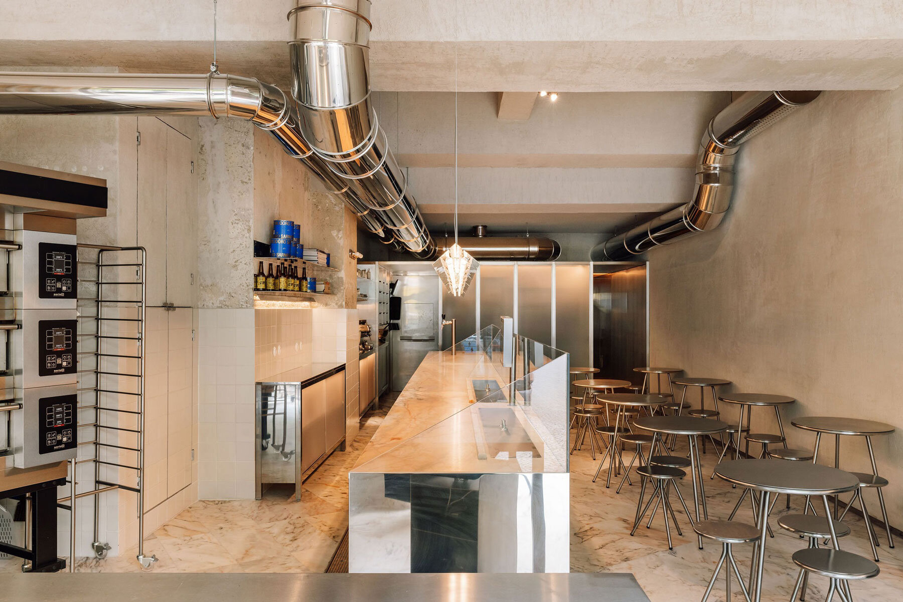 xxxi-studio-lupita-lisbon-pizza-restaurant-alvalade-portugal-designboom-1800-2
