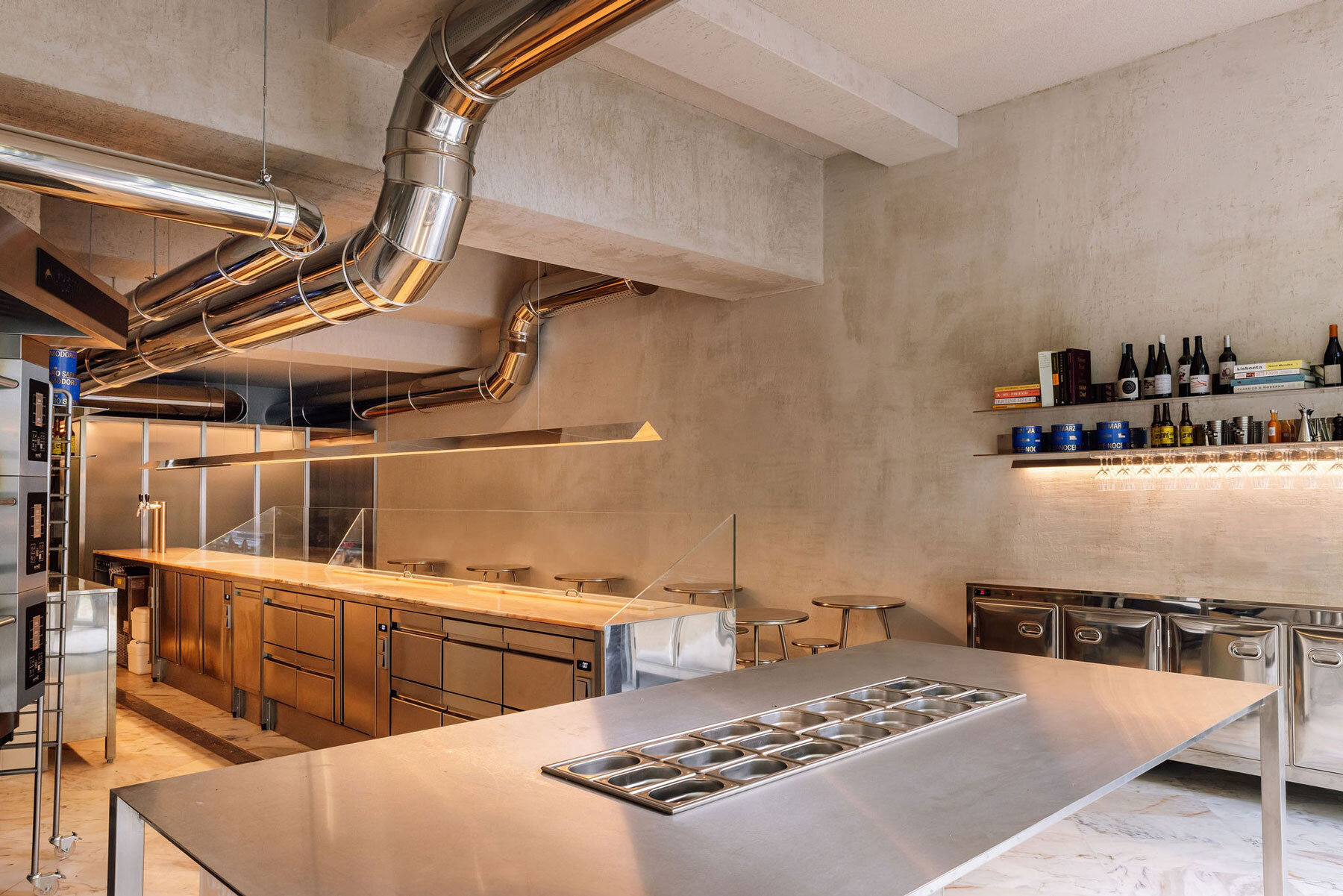 xxxi-studio-lupita-lisbon-pizza-restaurant-alvalade-portugal-designboom-1800-3