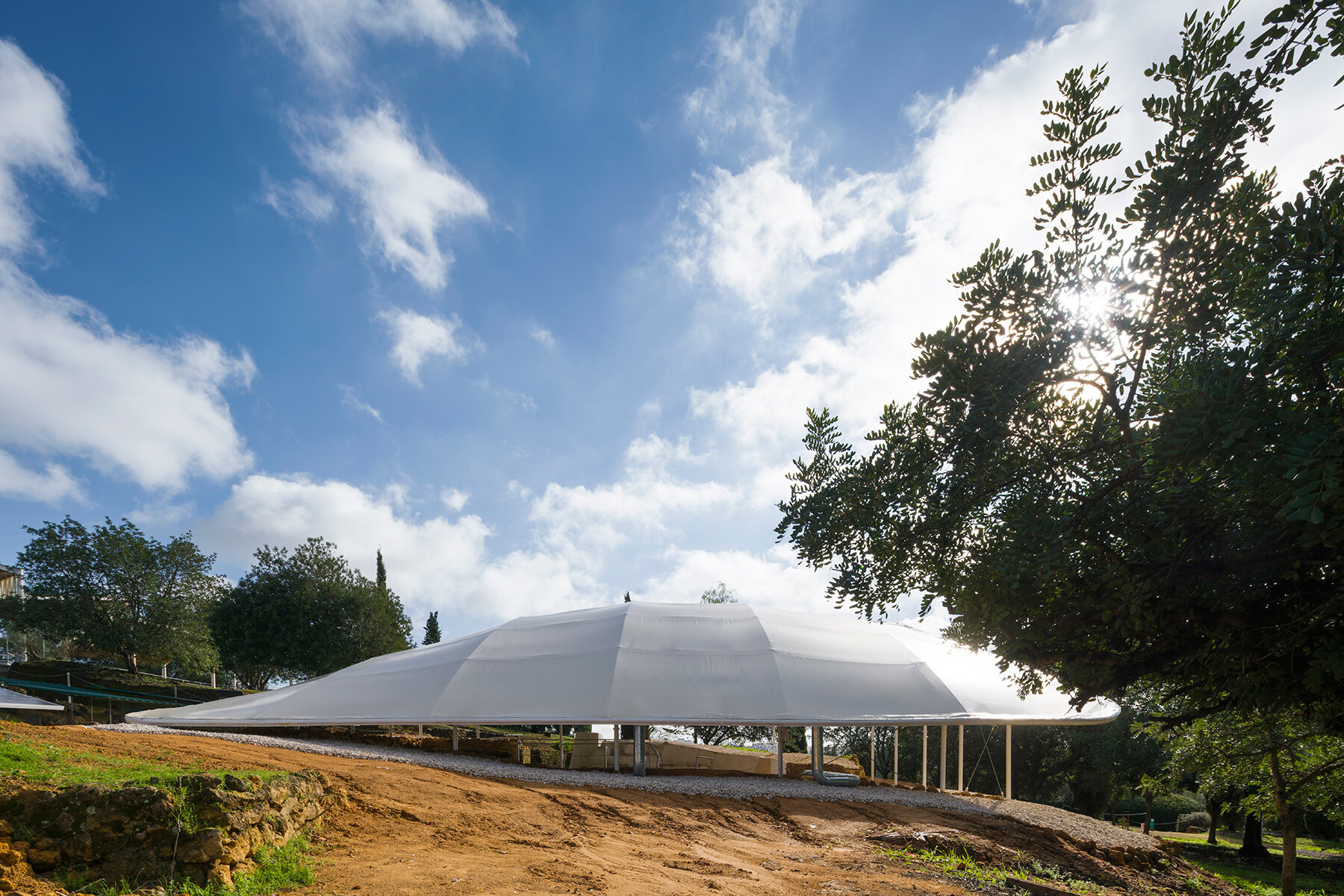 3d-printed-canopy-passive-environmental-control-roman-tombs-spain-juan-carlos-gomez-de-cozar-manuel-ordonez-martin-designboom-large01