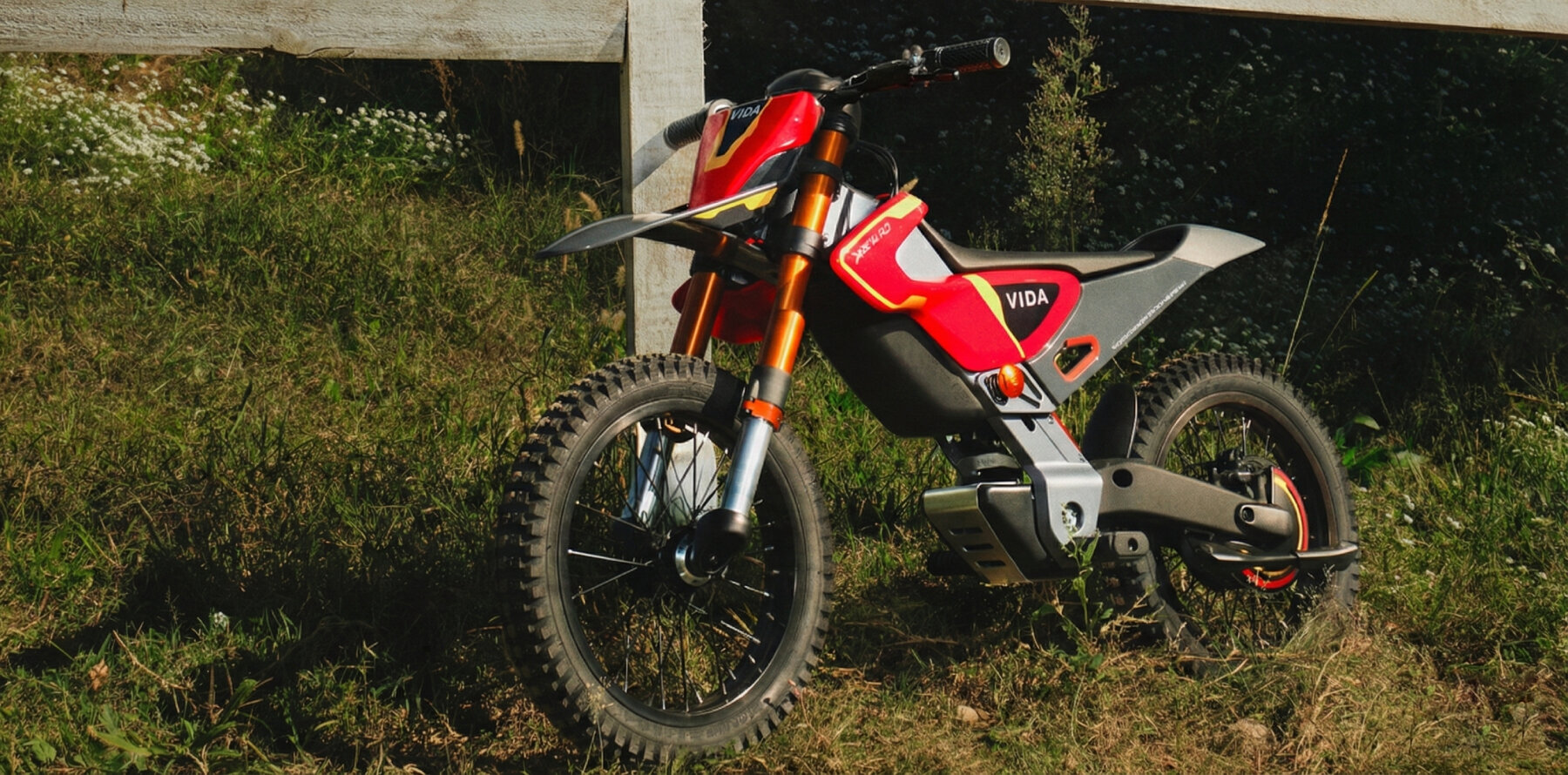 adjustable-dirt-bike-kids-grows-dirt.e-vida-designboom-ban