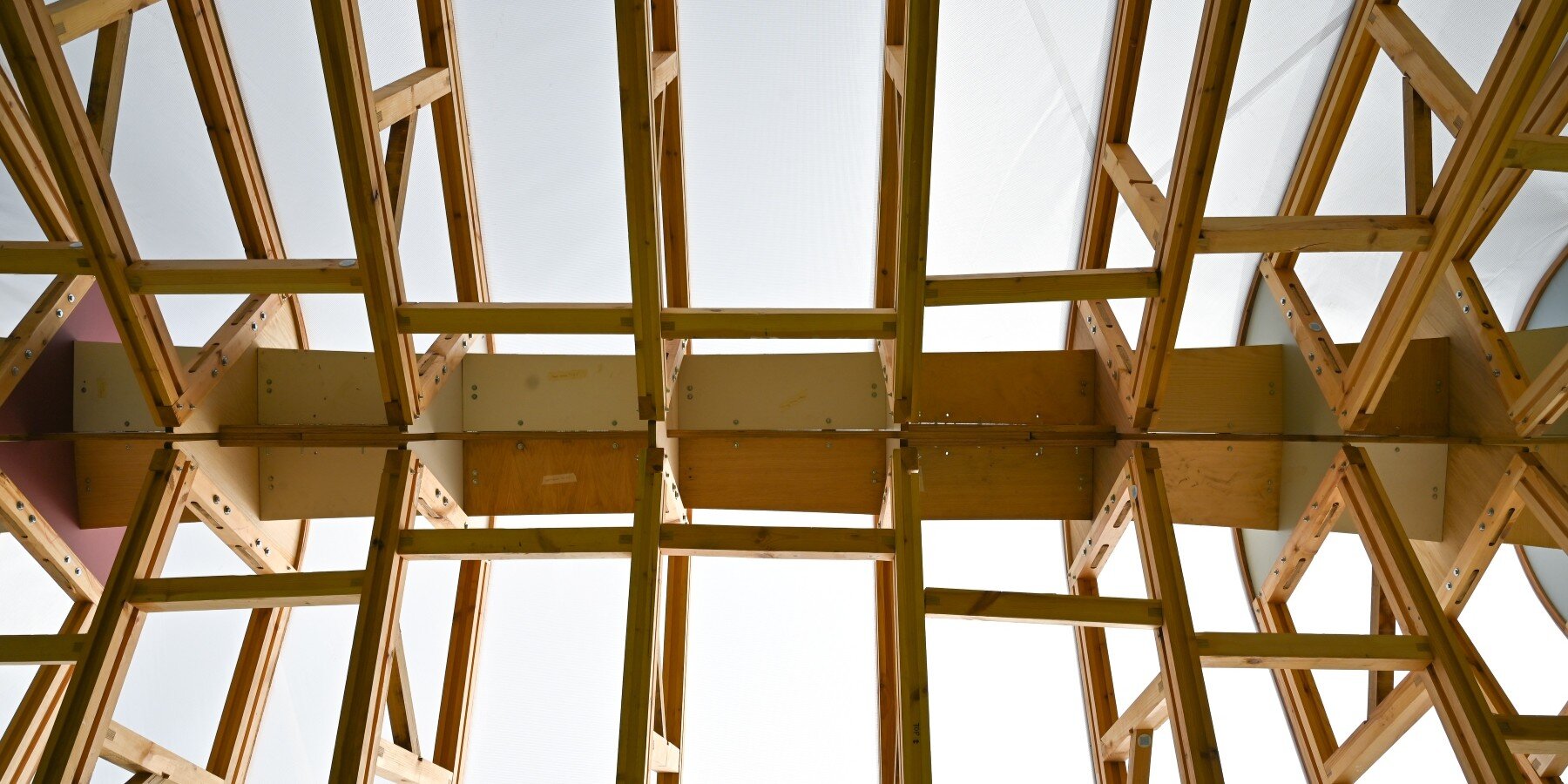 arkhive-reconfigurable-timber-pavilion-robots-students-bartlett-ucl-designboom-1800-2