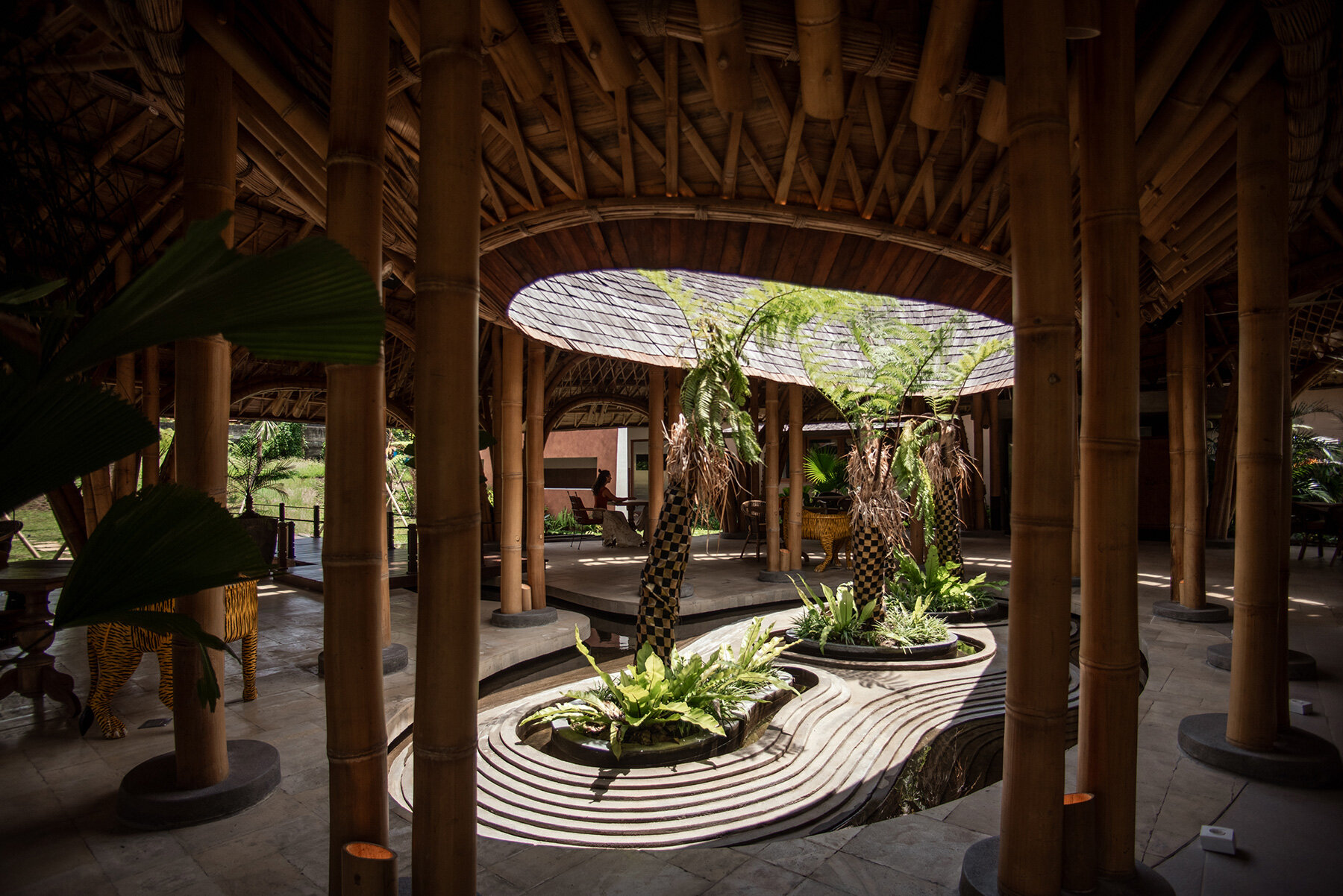 circular-bamboo-roof-rainwater-balinese-restaurant-pablo-luna-studio-designboom-large02