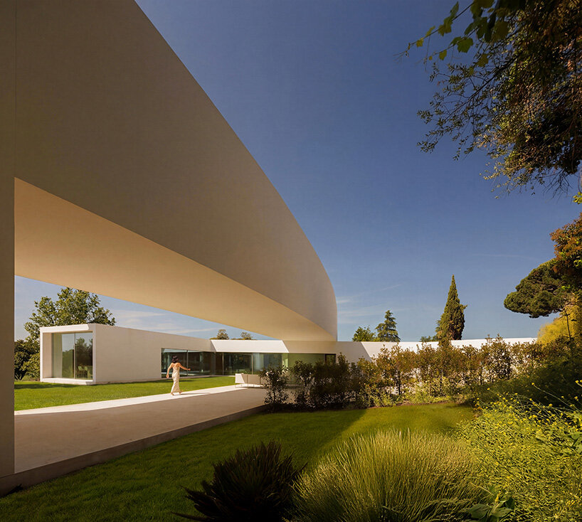 curved bodies organize sequence of gardens in spanish home by fran silvestre arquitectos