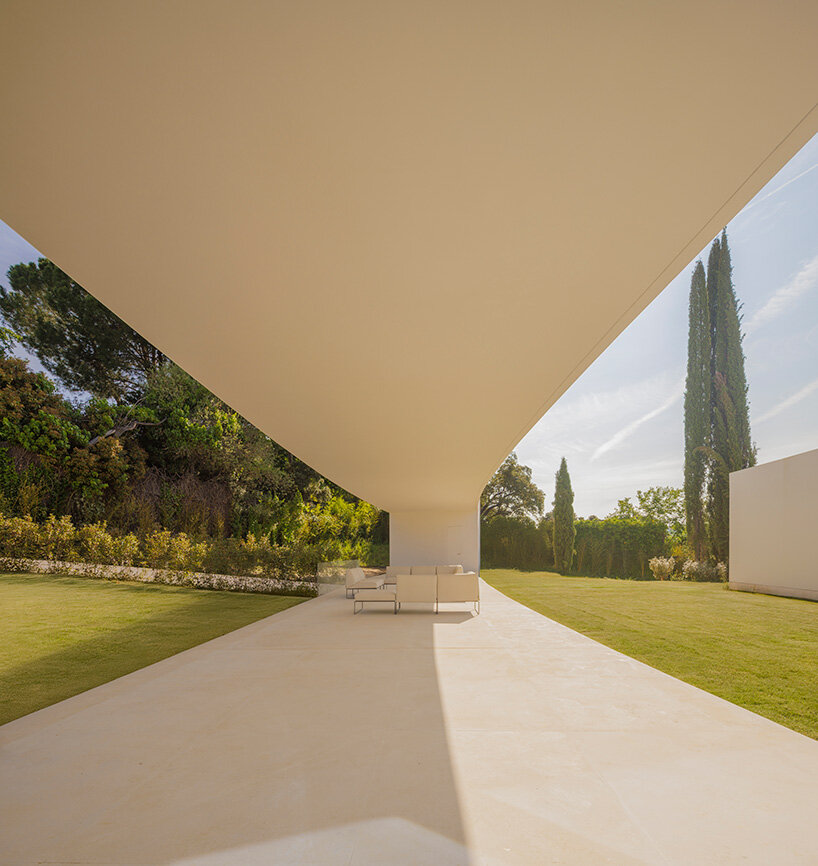 curved bodies organize sequence of gardens in spanish home by fran silvestre arquitectos