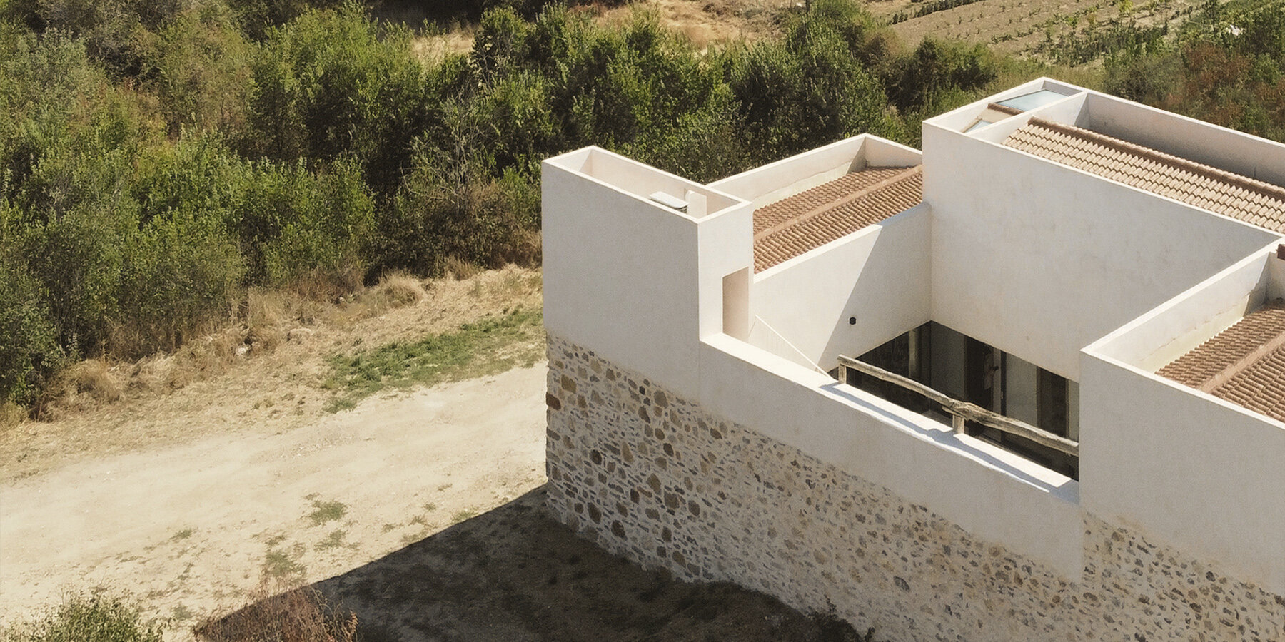 estudio-veintidos-emptied-house-transformation-former-rural-stable-segovia-spain-designboom-1800-2