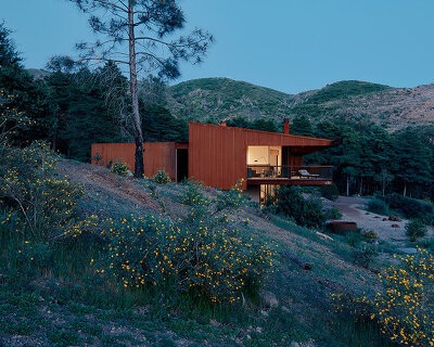 pine flat residence: faulkner architects brings off-grid living to northern california