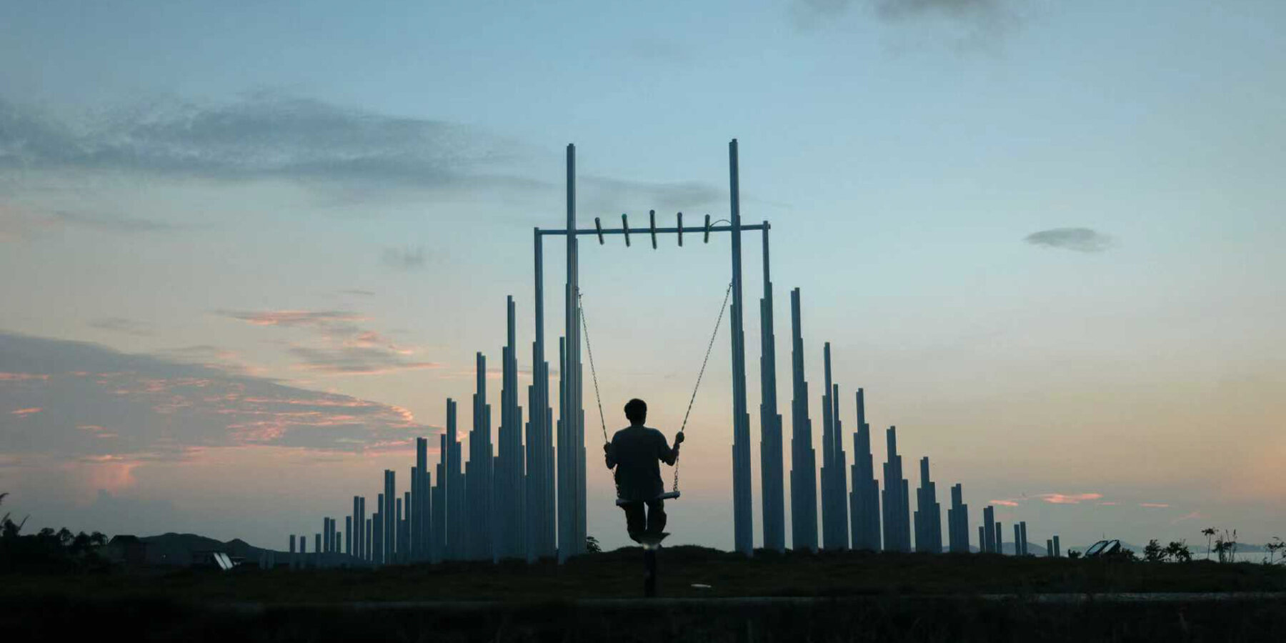 forest-steel-pillars-swinging-installation-cloud-mist-china-oas-s-ely-zhide-designboom-1800-3