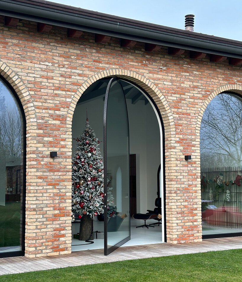 El concurso Best Pivot Door Competition 2026 se centra en proyectos que superan los umbrales arquitectónicos