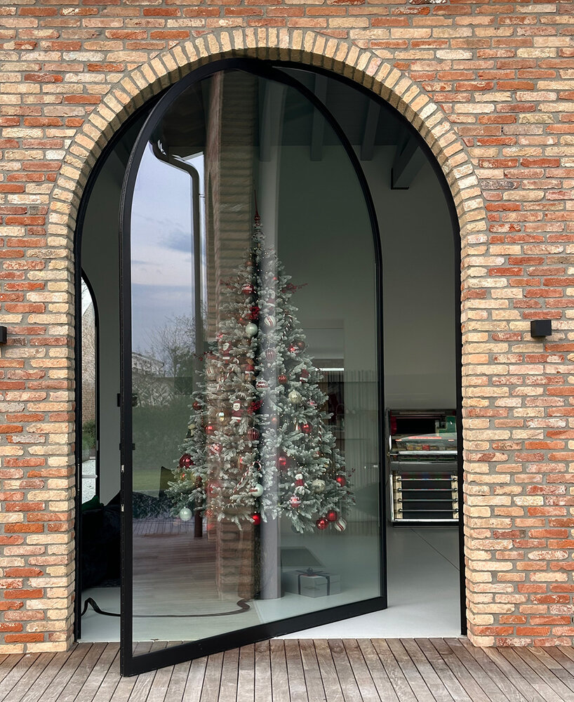 El concurso Best Pivot Door Competition 2026 se centra en proyectos que superan los umbrales arquitectónicos