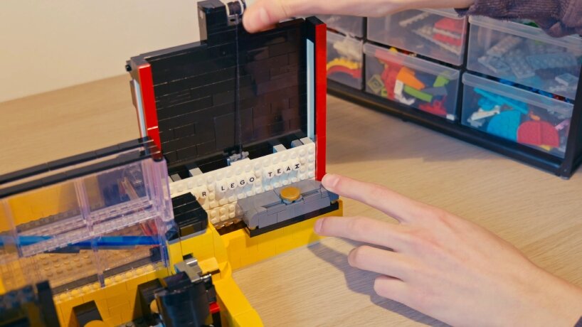 the white plate can be reused, too