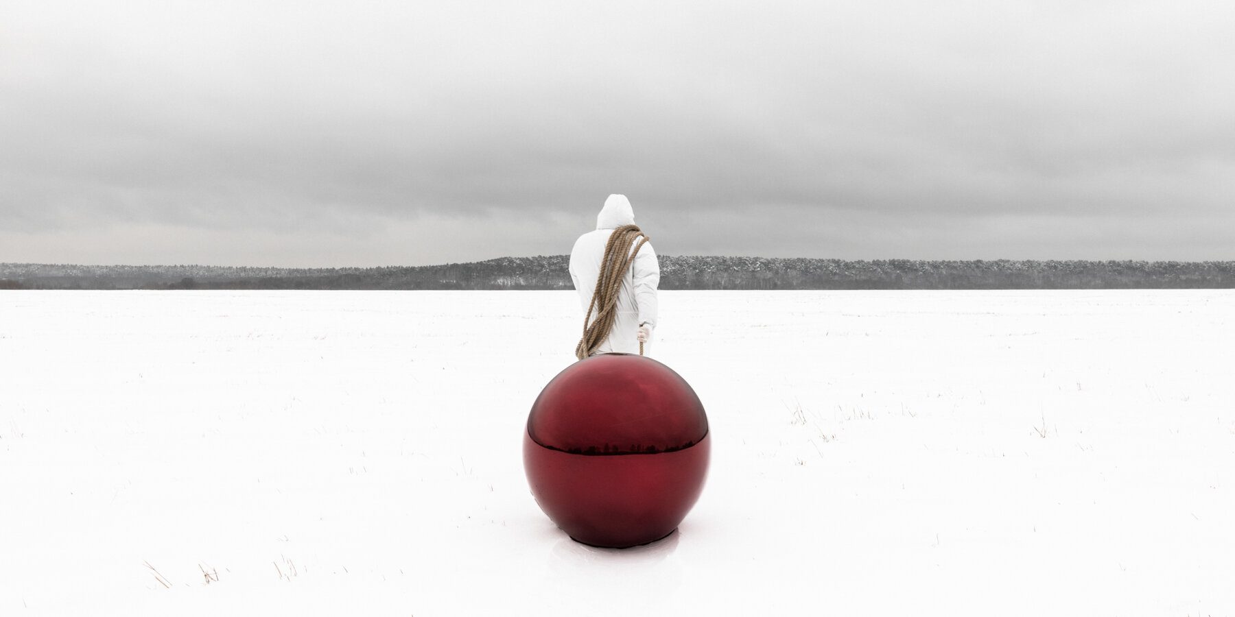 gregory-orekhov-gravity-reflective-red-sphere-land-art-installation-designboom-1800-3