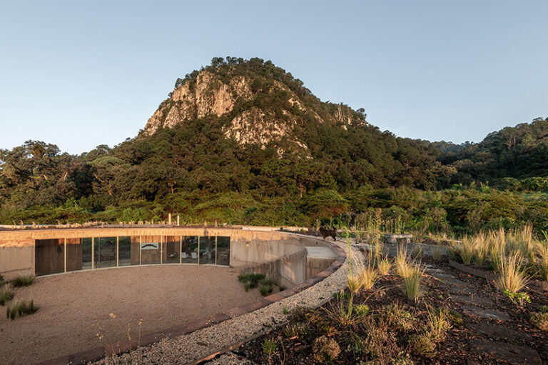 Photo inspiration: Off Grid Penthouse View House Design With View Reference: This Off Grid House Encircles 720 Degrees To Frame Views