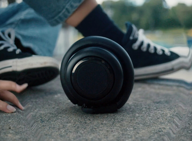 users can stream their music using the gadget