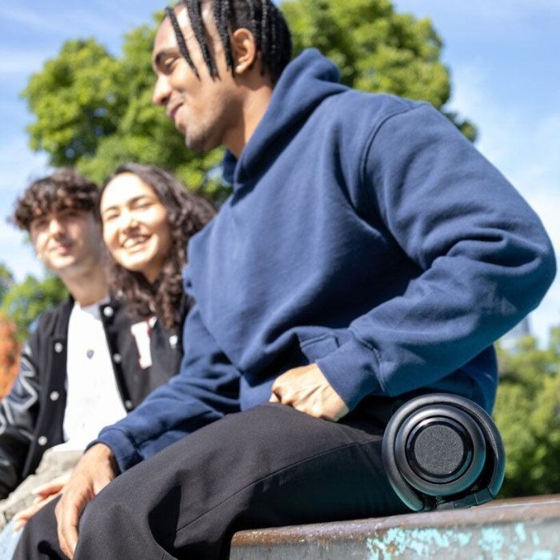 the gadget works for outdoor and group listening