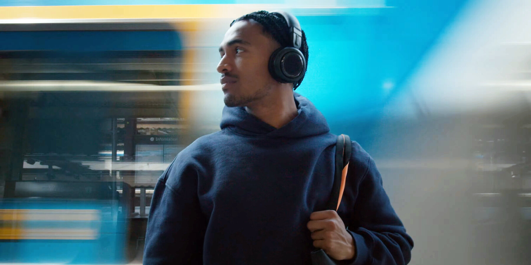 hybrid-headphones-twist-portable-bluetooth-speaker-TDM-neo-CES-2026-designboom-ban