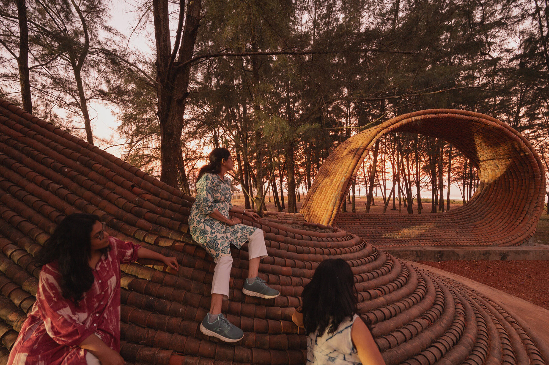 kulhad-pavilion-wallmakers-india-designboom-06a