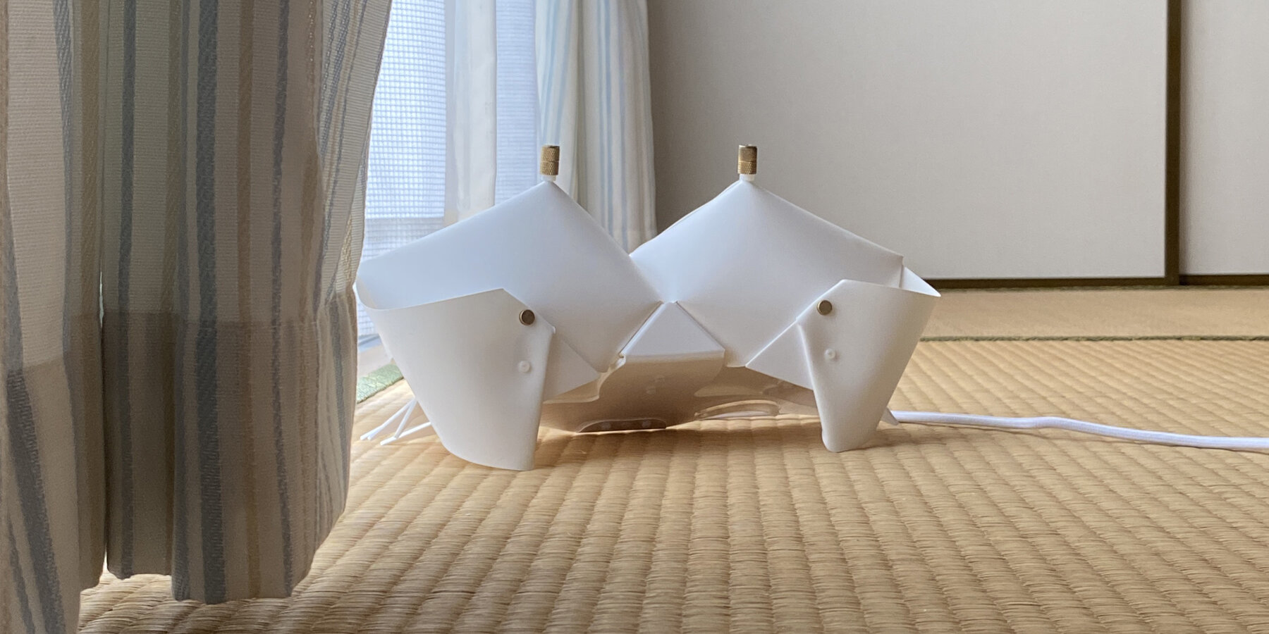 metal-goat-tokyo-oogani-table-lamp-origami-crab-designboom-1800-2