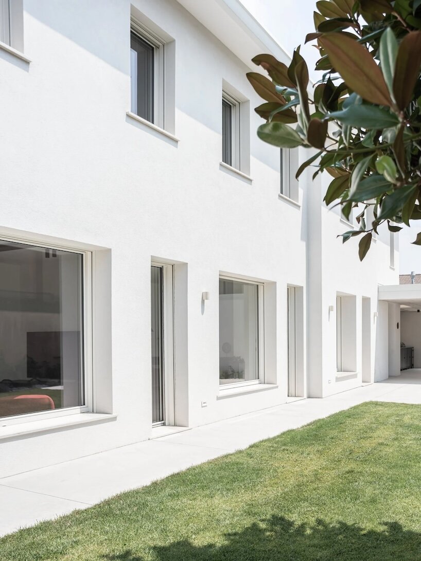 play spaces revitalize fluid 1960s home in italy by studio rossettini