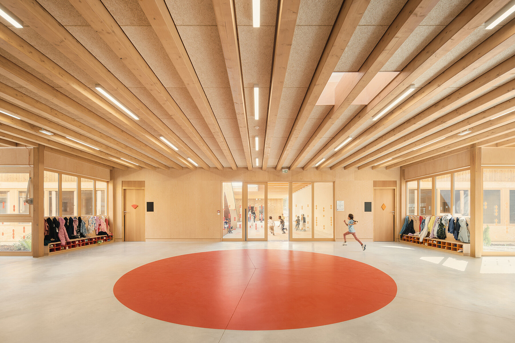 penhuel-associas-tremblay-timber-school-france-designboom-06a