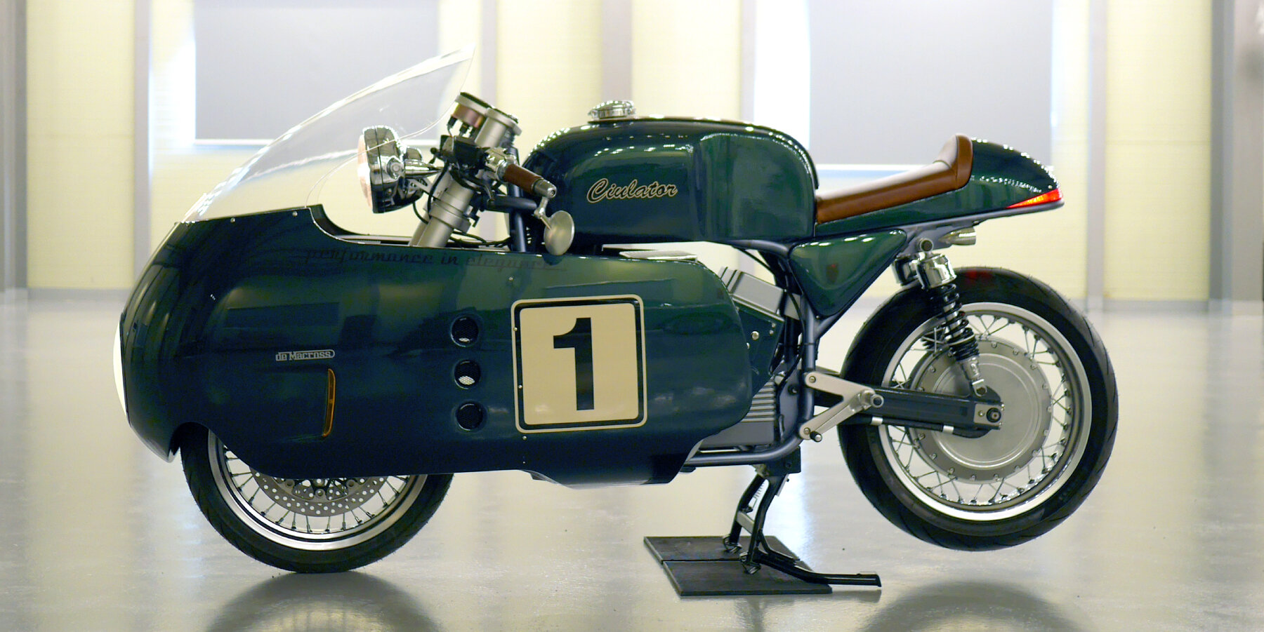 retro-café-racer-design-1950s-british-racing-motorcycles-ciulator-compass-rose-designboom-ban