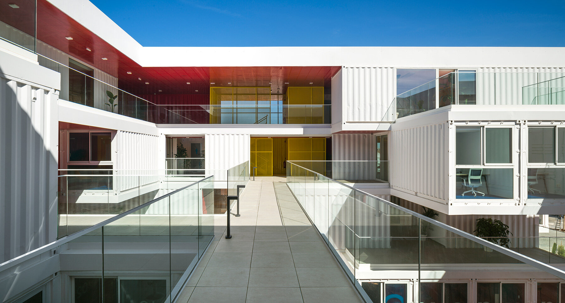 reused-shipping-containers-high-tech-incubator-carquero-arquitectura-spain-designboom-large02