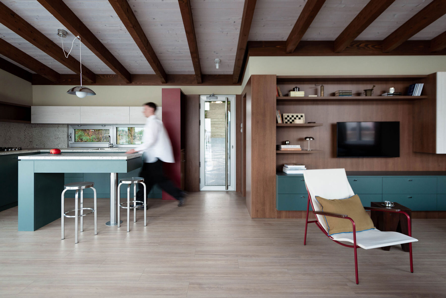 sava-river-serbia-compact-floating-cabin-studio-marsa-designboom-1800-3