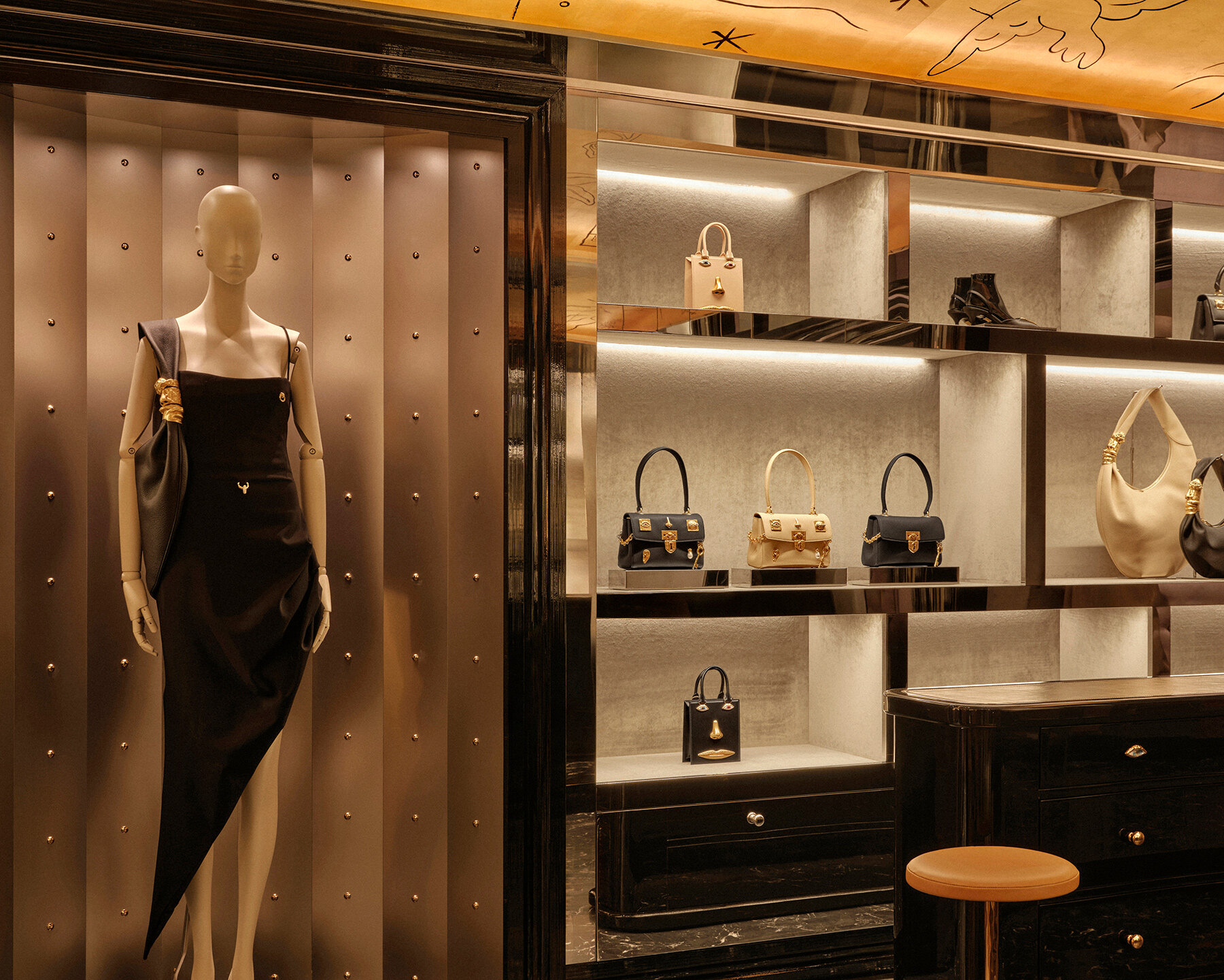 schiaparelli-hong-kong-halleroed-daniel-roseberry-designboom-06a