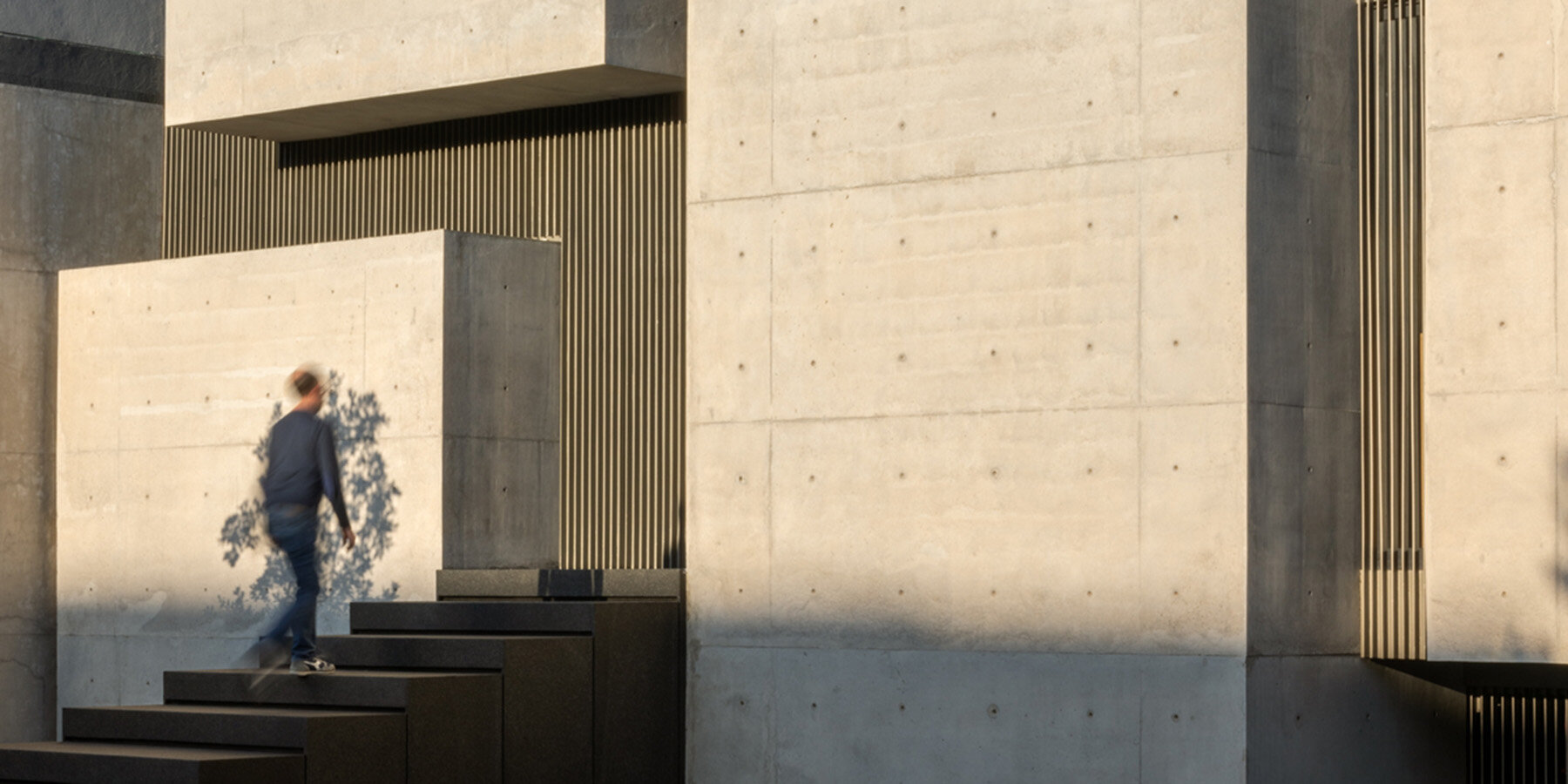 six-extruded-concrete-volumes-brutalist-casa-ailes-mexico-city-jaime-guzman-designboom-1800-2