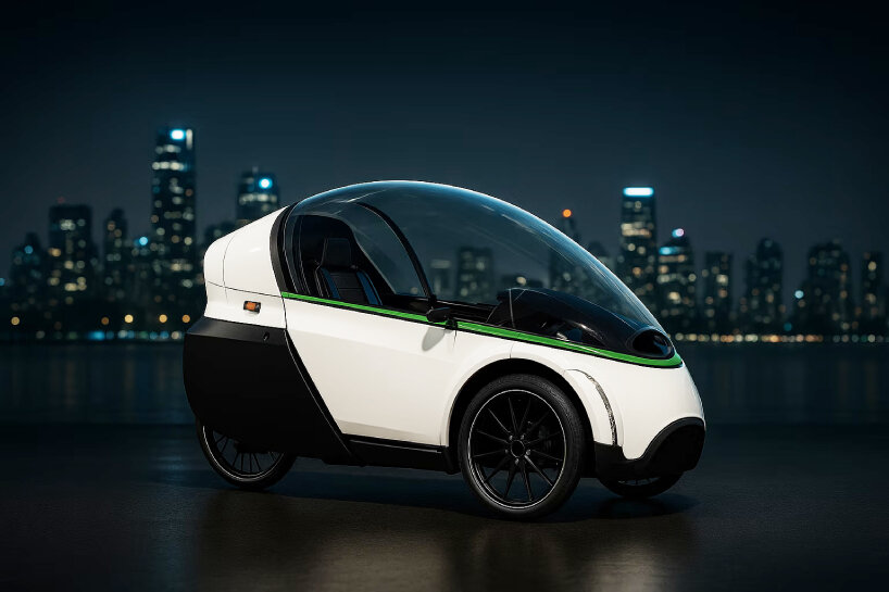 the canopy has integrated ventilation using the built-in fan and air filter