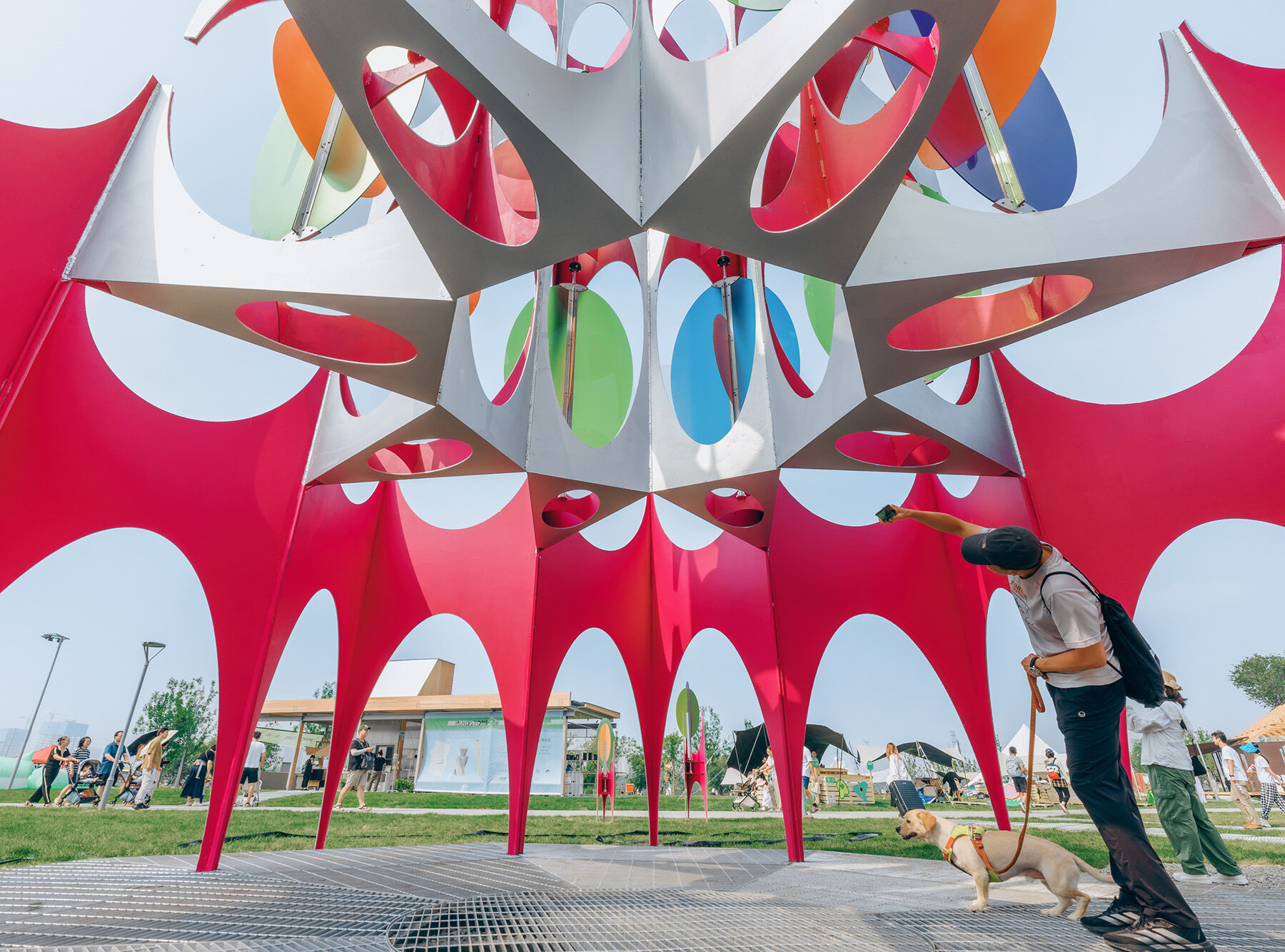suspended-colored-discs-daxing-jizi-design-folded-installation-beijing-designboom-large01