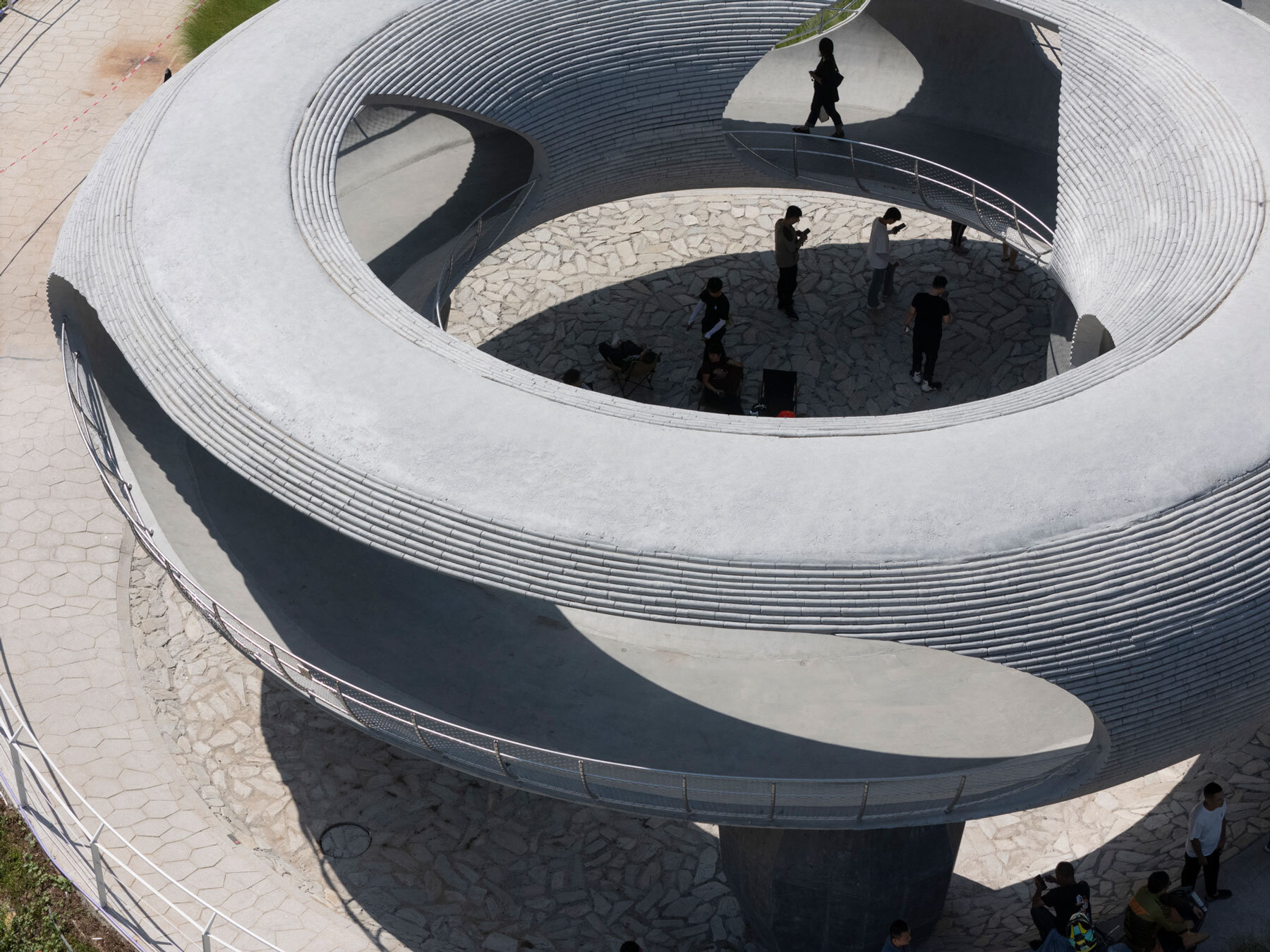 tubular-concrete-ring-resting-loop-with-views-hcch-studio-china-designboom-1800-3
