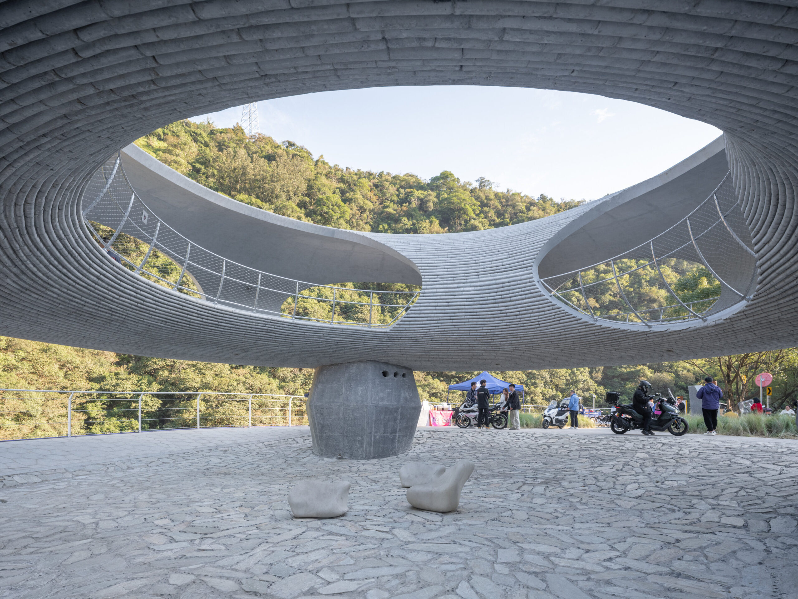 tubular-concrete-ring-resting-loop-with-views-hcch-studio-china-designboom-1800-4