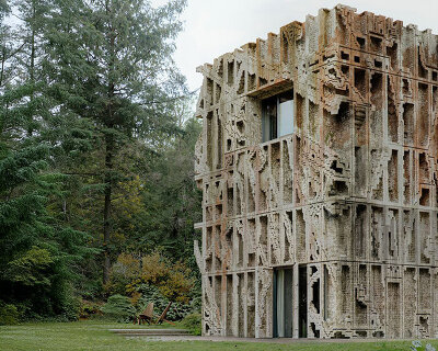 3D printed sand blocks sculpt adaptable facade embracing weathering and reuse