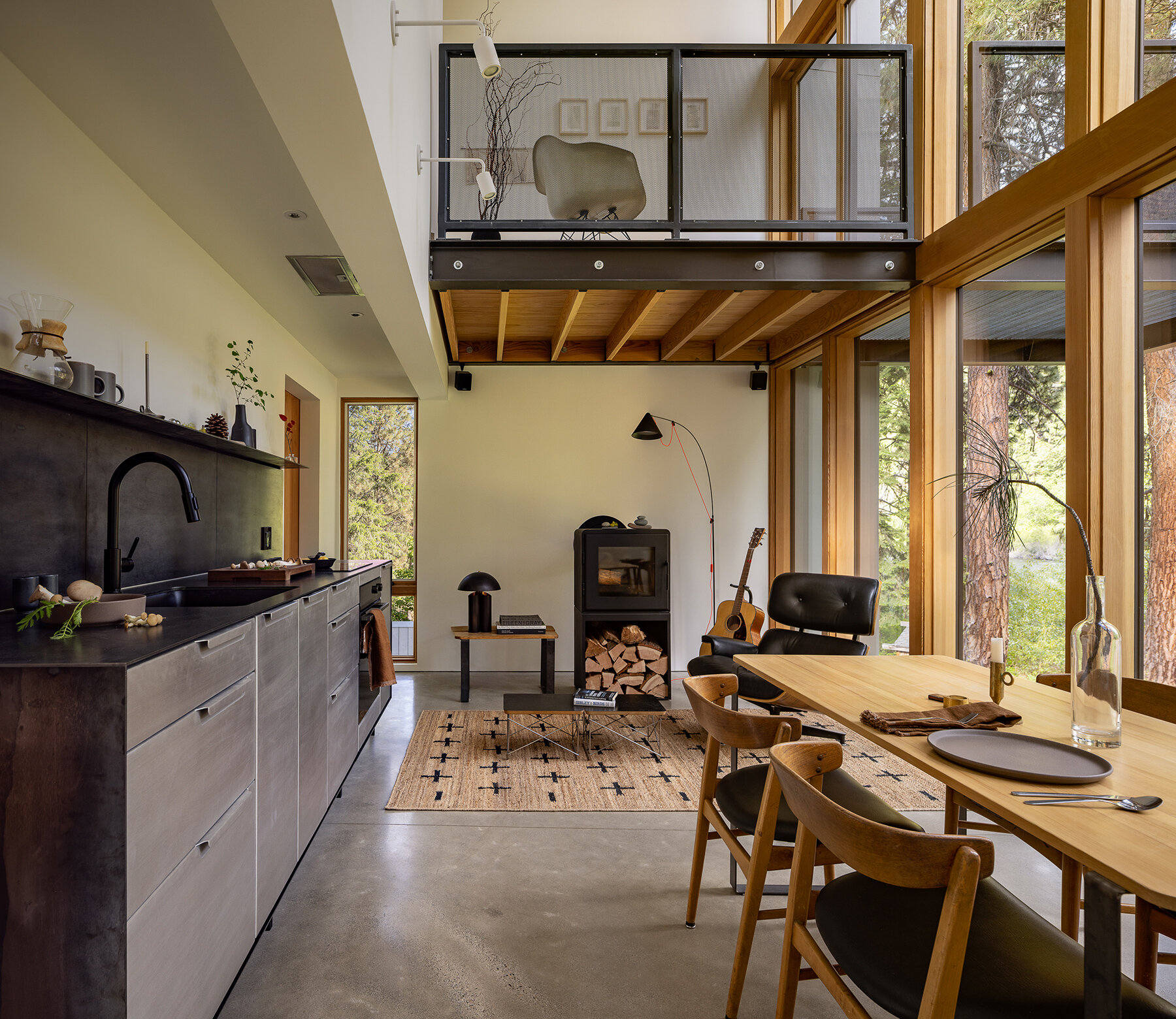 wenatchee-river-cabin-wittman-estes-washington-usa-designboom-06a