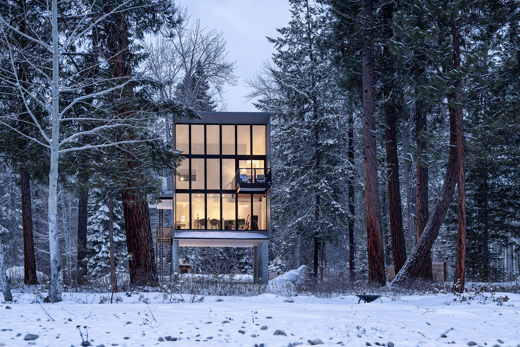 wenatchee-river-cabin-wittman-estes-washington-usa-designboom-08a