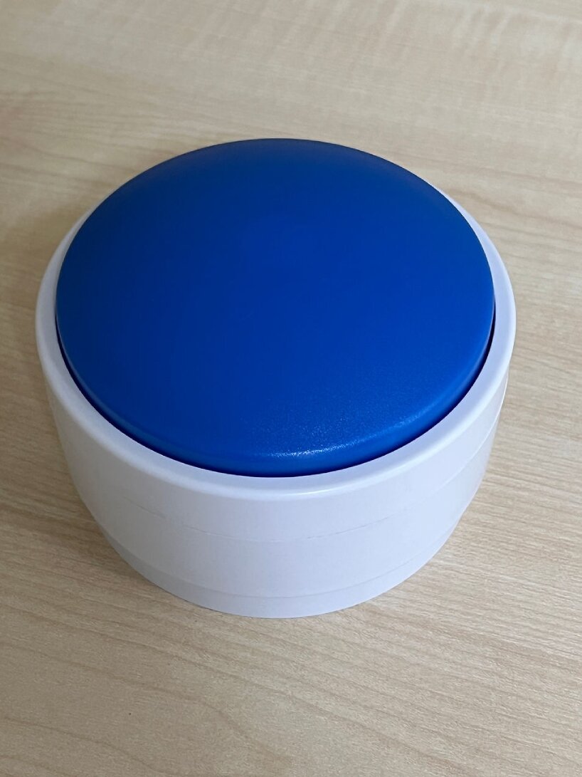 Aparato para perros con botón inalámbrico