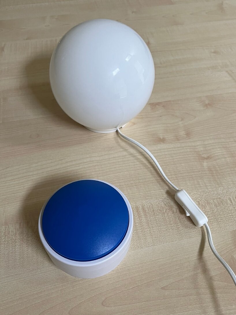 Aparato para perros con botón inalámbrico