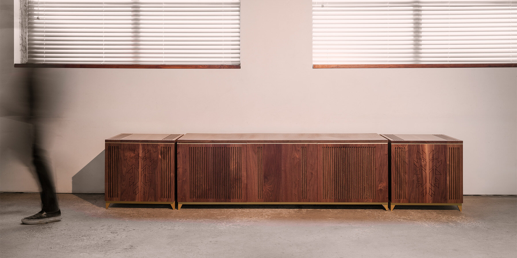 wow-atelier-analog-hi-fi-console-stanley-kubrick-the-shining-designboom-1800-3