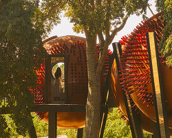 rebelo de andrade's spherical 'átomos' cabins float over portuguese vineyard