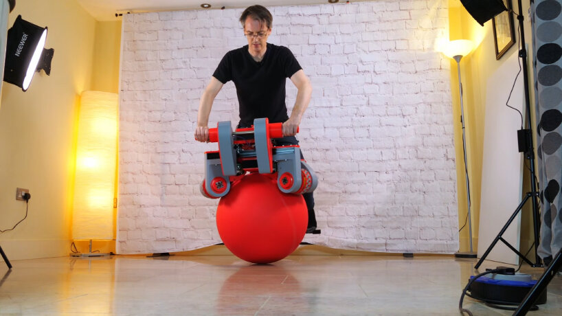 James Bruton uses both 3D printed and metal parts to produce the components of his bike