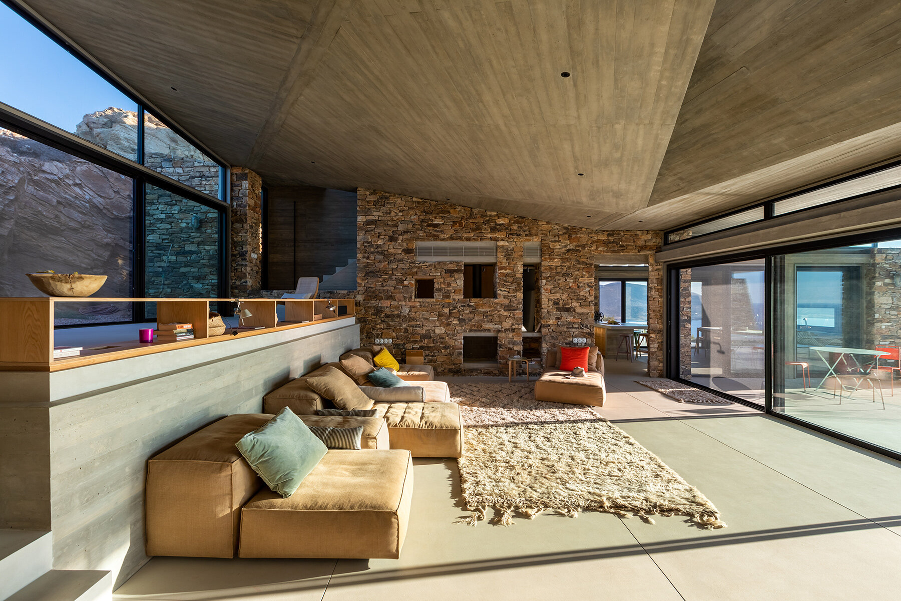 biris-tsiraki-architects-summerhouse-antiparos-greece-designboom-06a
